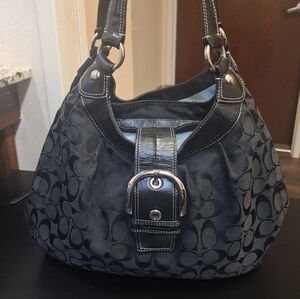 COACH (F15083)Signature SOHO LYNN HOBO Lrg - Black